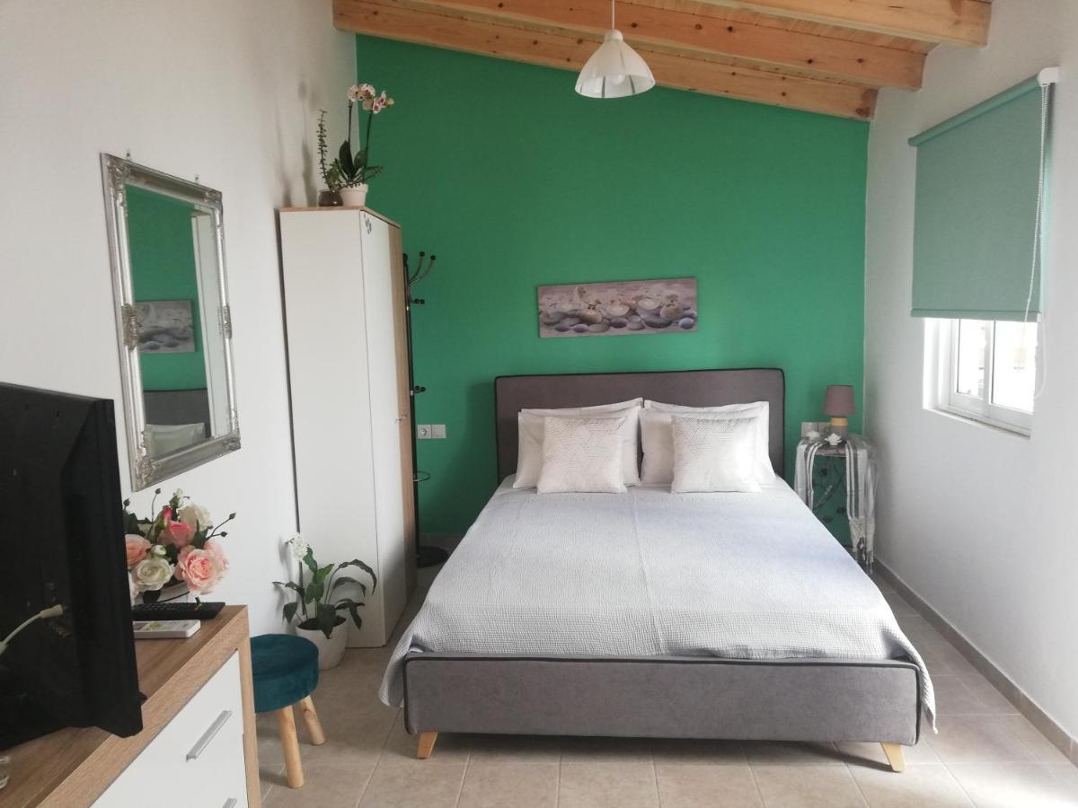Small Studio With Yard La Canea Esterno foto